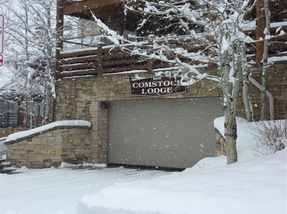Entry to the lodge.