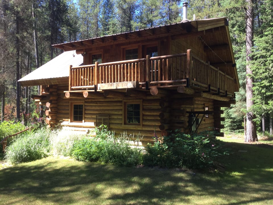 Side view of Cabin, upstairs deck