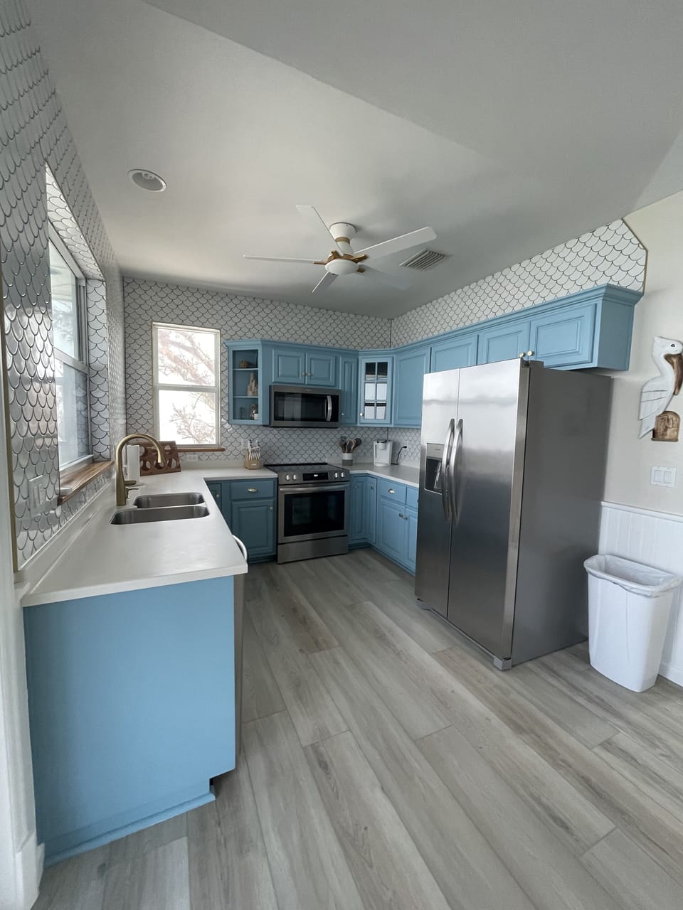 Custom, fully equipped kitchen