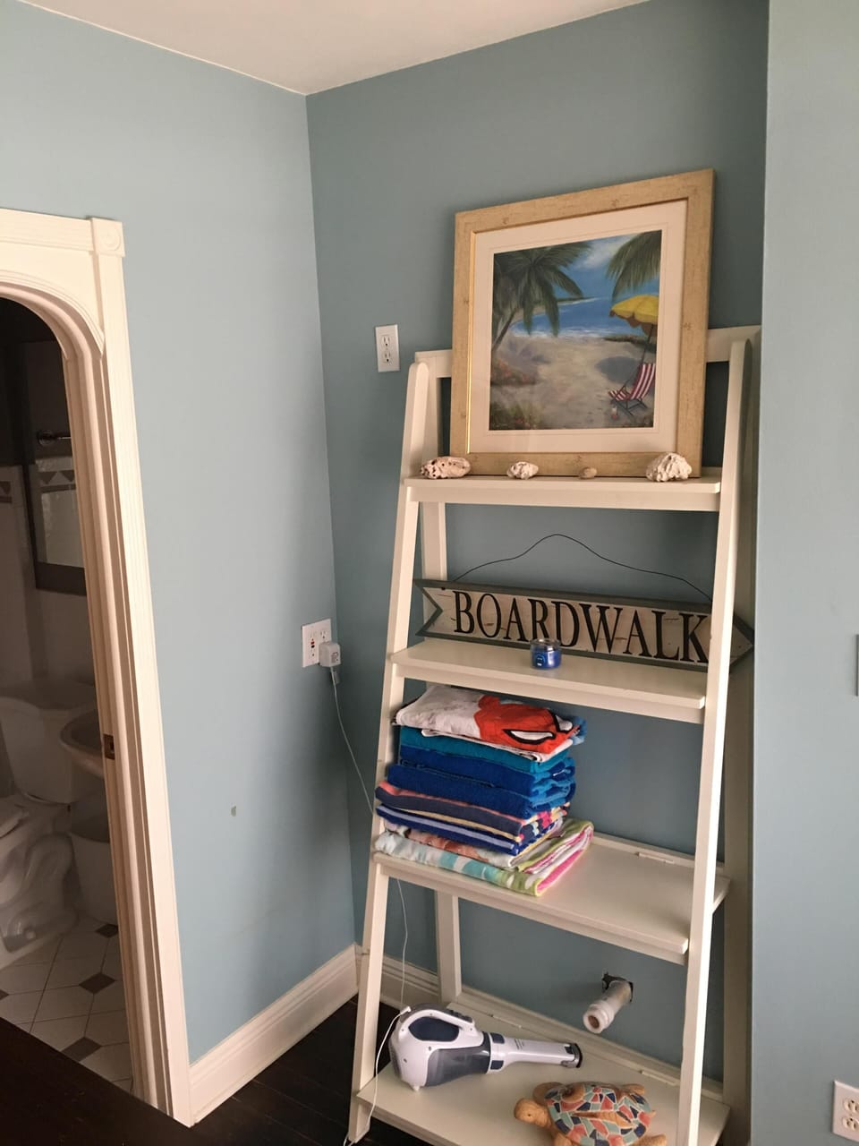 Private Mother-in-law quarters Bedroom, bath, and entryway 