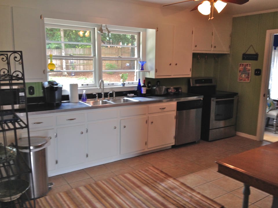 Fully equipped kitchen
Bon Appetit!