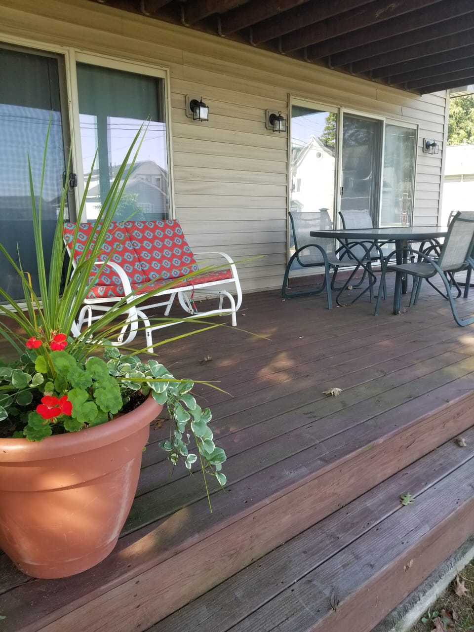 Lower front deck