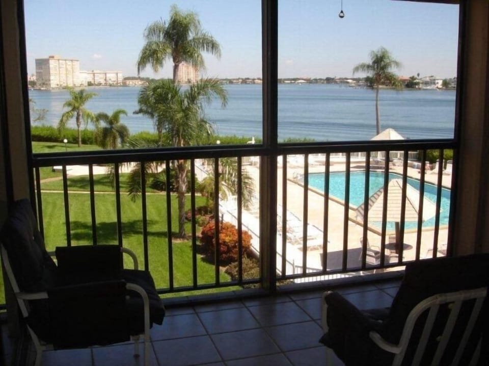 Screened in balcony (Lanai)