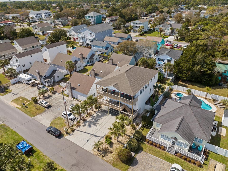 Big beautiful home with parking for at least six cars. It also a trailer friendly property. 

Parking for 5-8 Cars. 
Quiet neighborhood and friendly neighbors. 
