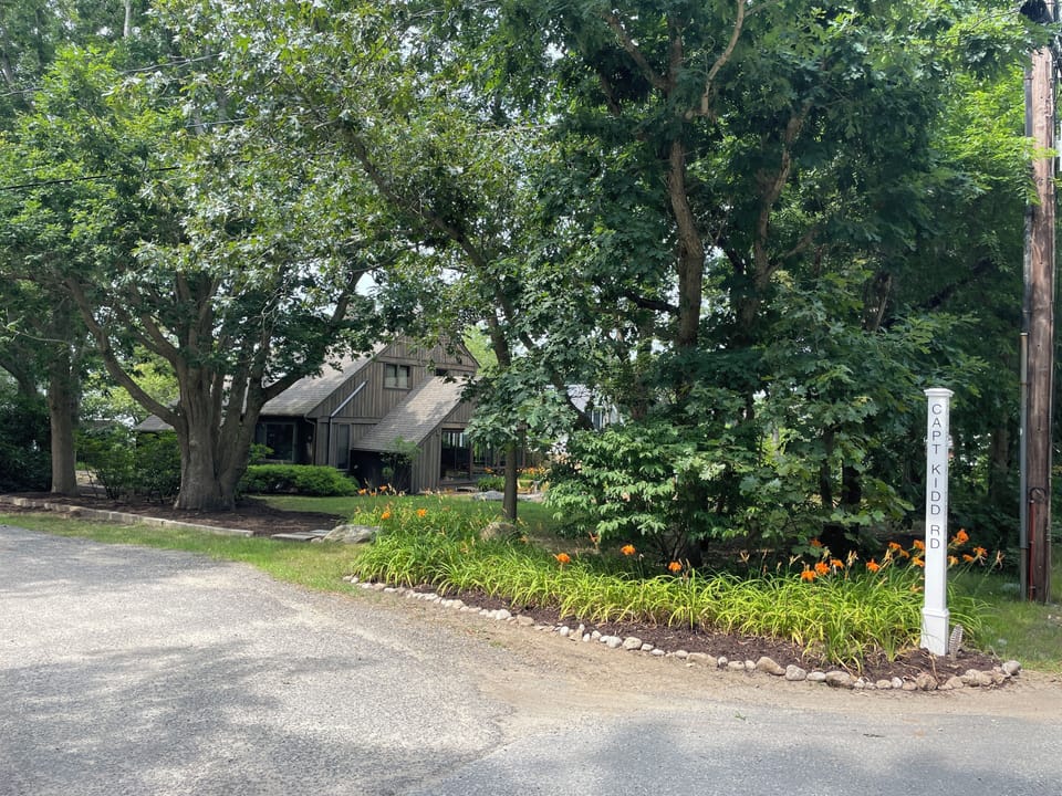 2nd Captain Kidd entrance - all the roads are U-shaped