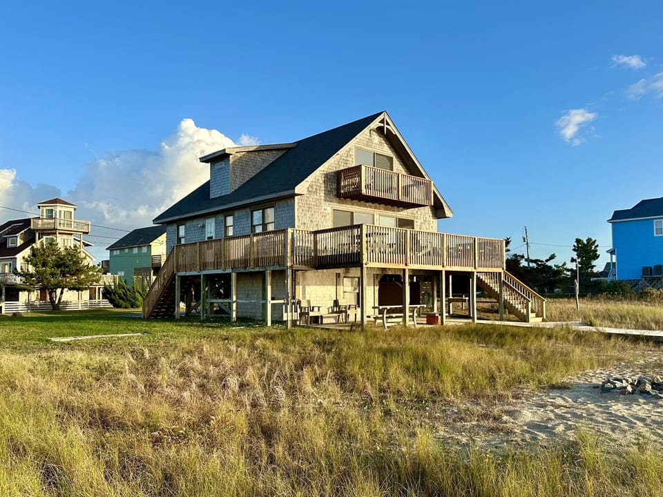 House on large lot in quiet neighborhood, multiple decks, and room for rigging