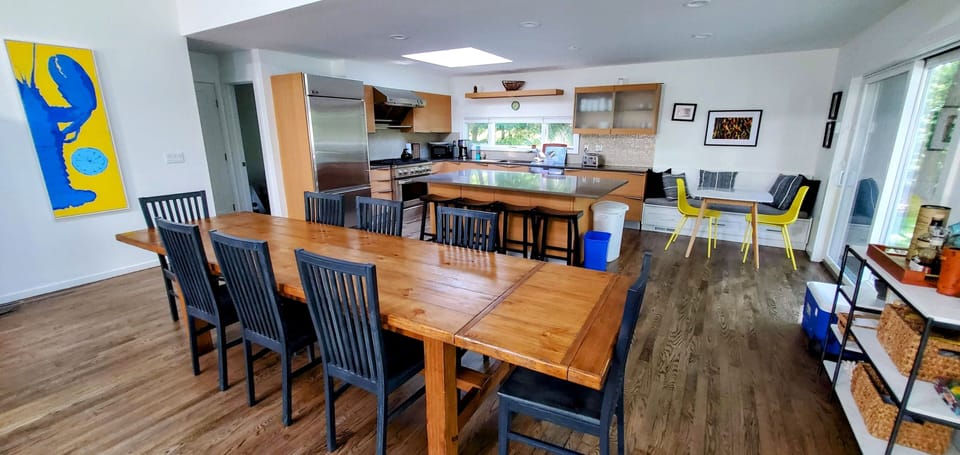 Breakfast nook and dining space 