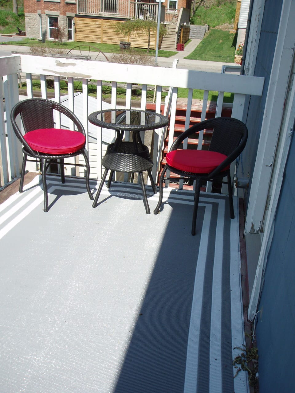 Enjoy morning coffee, a casual meal or a glass of wine on the kitchen balcony.