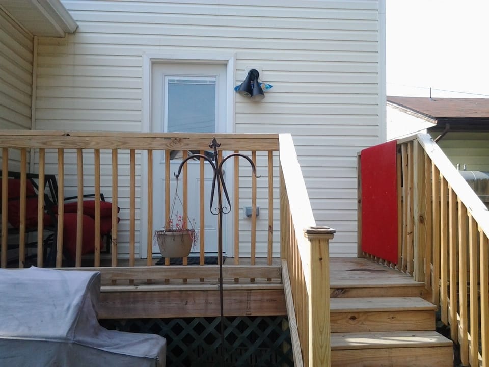 Seperate Entrance to Downstairs master bedroom