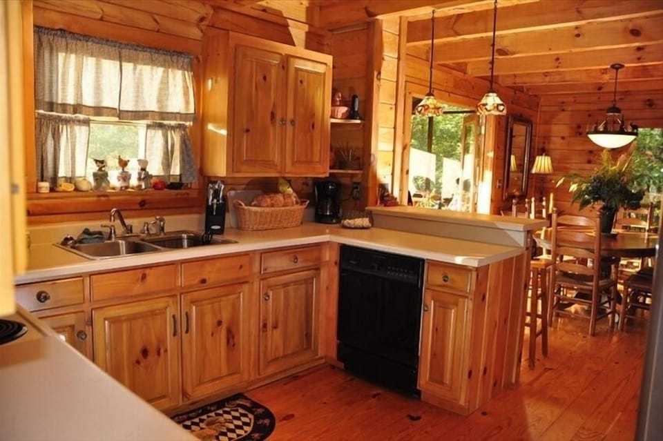 There is a spacious kitchen with a full set of modern appliances.