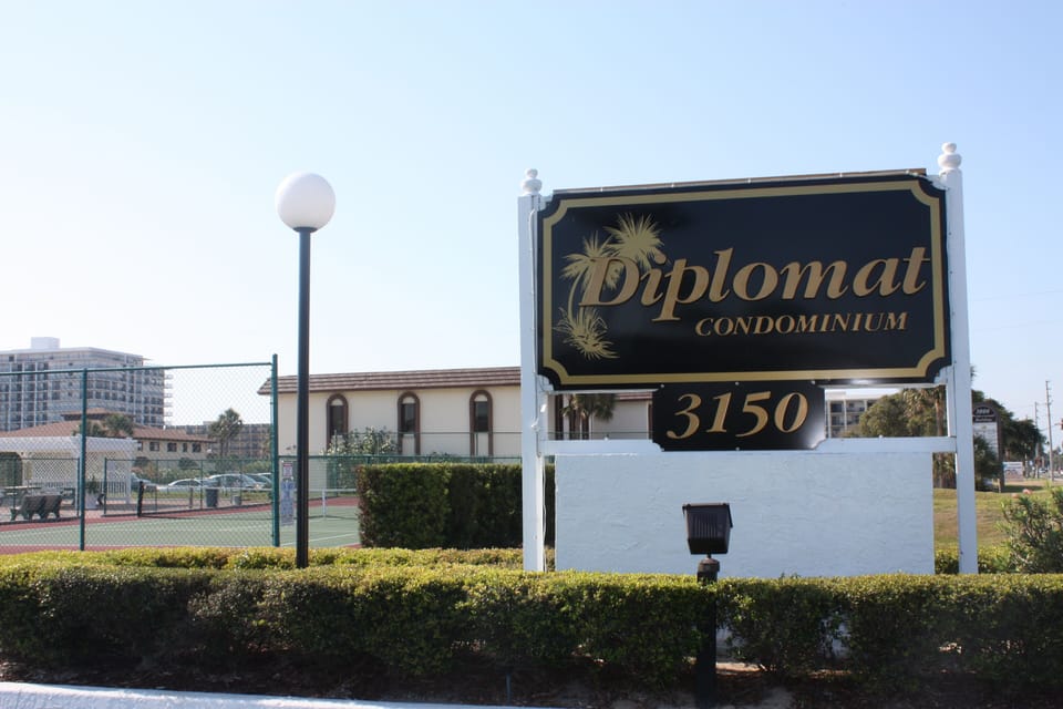 Diplomat Sign