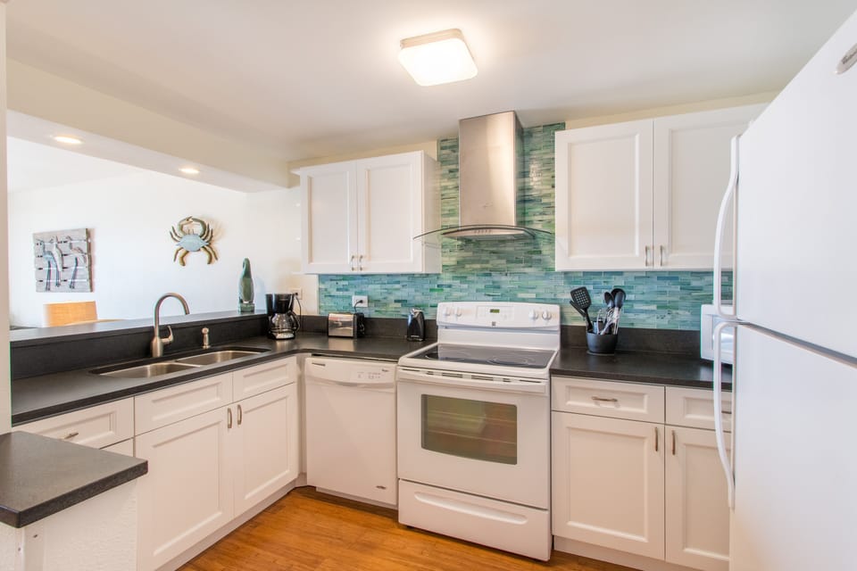 New Kitchen with granite counter top, custom back splash, breakfast bar.