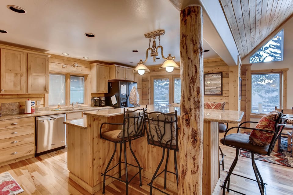 There is seating for four at the kitchen island.