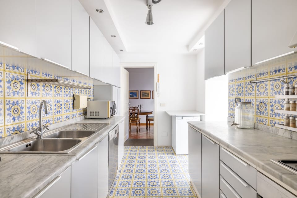 kitchen fully equipped