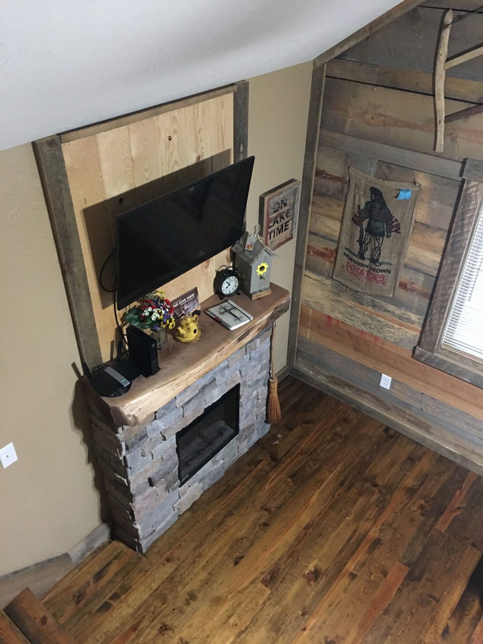 living room fireplace, TV