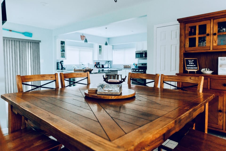 Dining Area | Main Floor | Open Concept | Seats 8 at Table | Additional 4 at Island