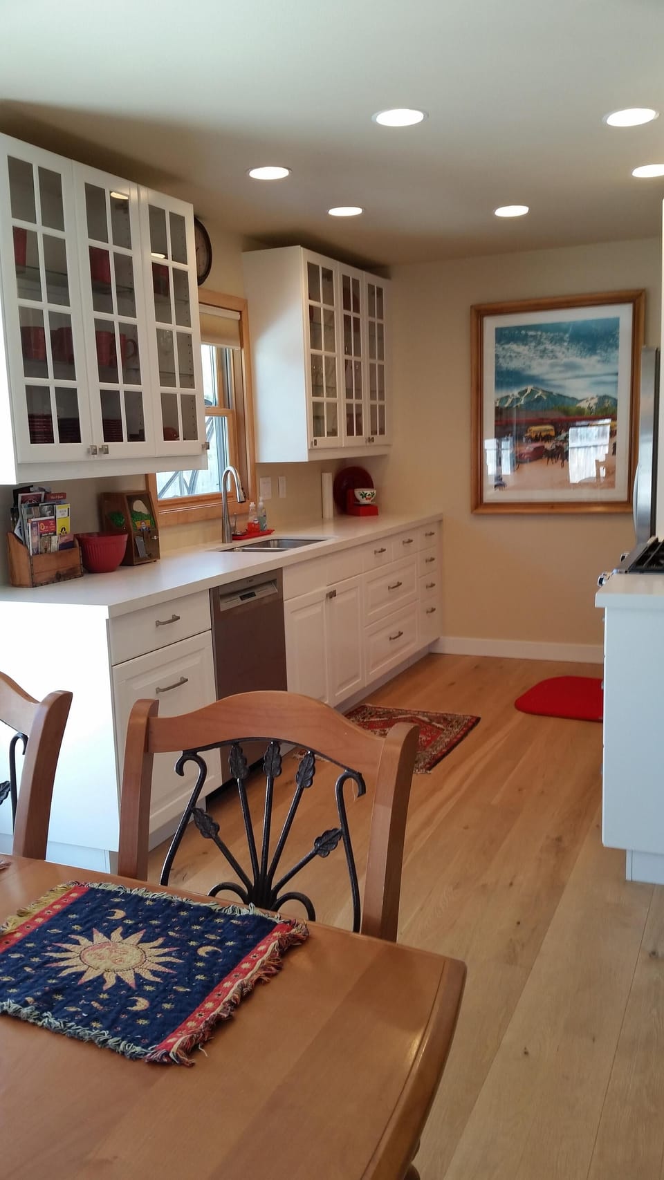 New Kitchen with quartz counters, fully equipped.