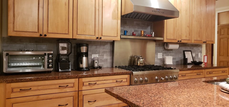 Fully stocked kitchen for family meals