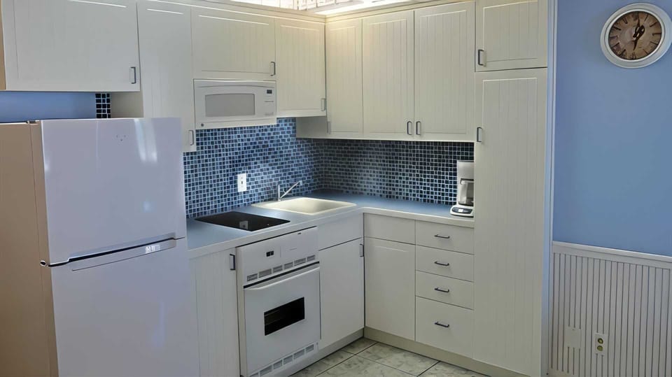 KITCHEN: Built-in Oven - Over-range Microwave - Smooth Cook-top