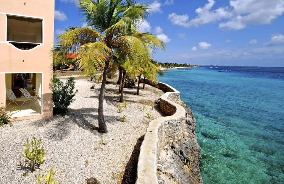 16 feet from the Caribbean Sea!
