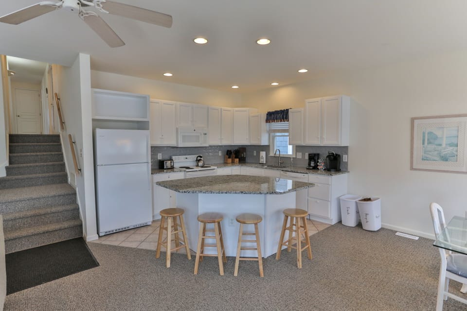 Kitchen overview. Ideal layout to prepare your family's meals w lots of help!
