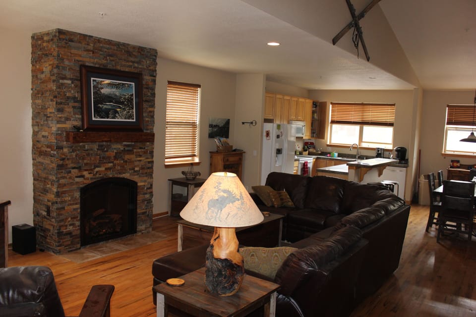 Living Room with remote controlled fireplace and flat screen TV