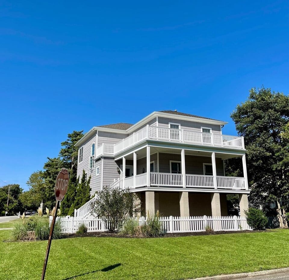 517 Windward Road - bay views all around from many porches!