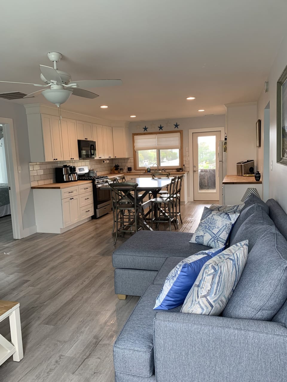 Living room/kitchen area
