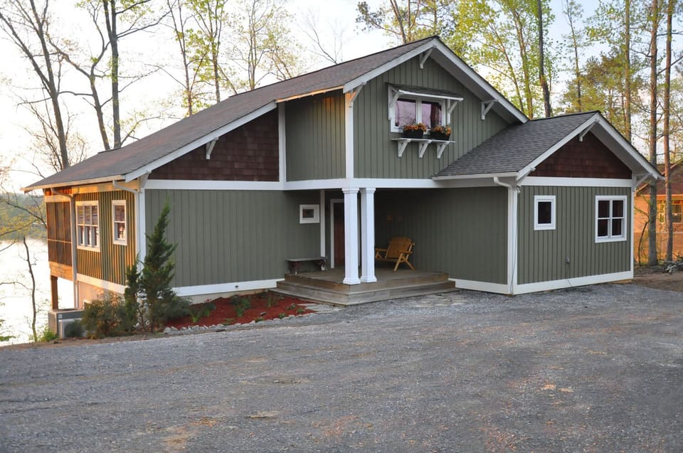 Craftsman style cottage with lots of charm