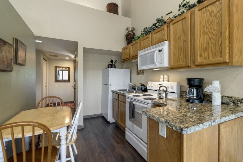Kitchen/Dining area