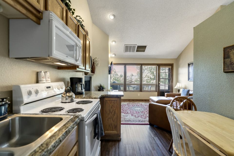 Kitchen/Dining area
