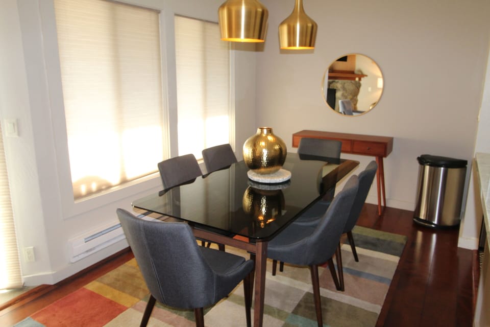 Dining Area - view b