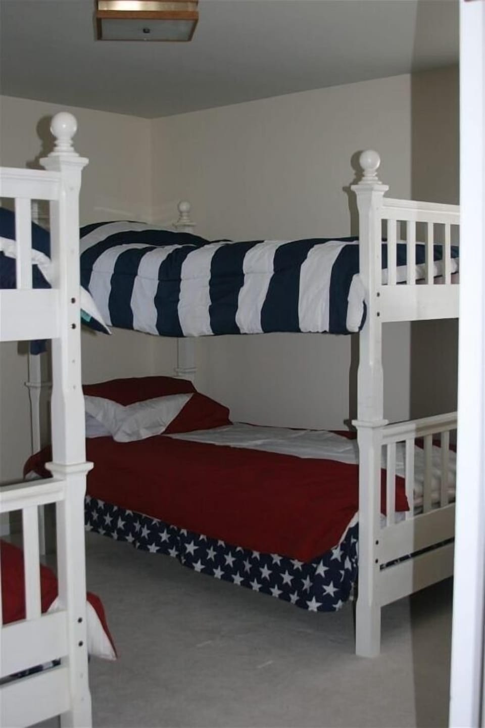 4 twin beds (bunk beds)