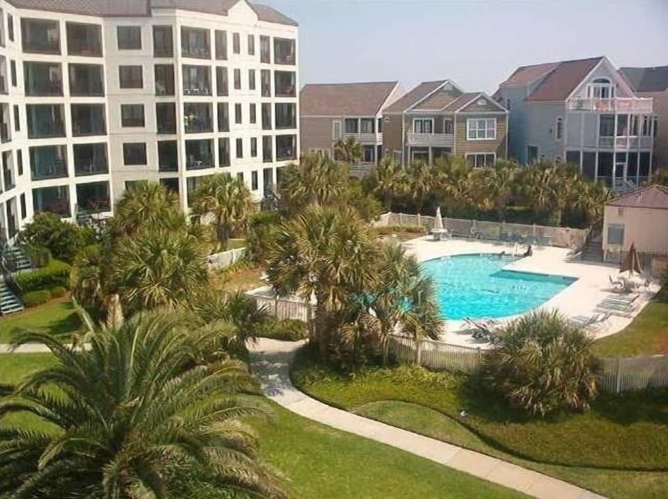 Enjoy the beautifully maintained pool area!