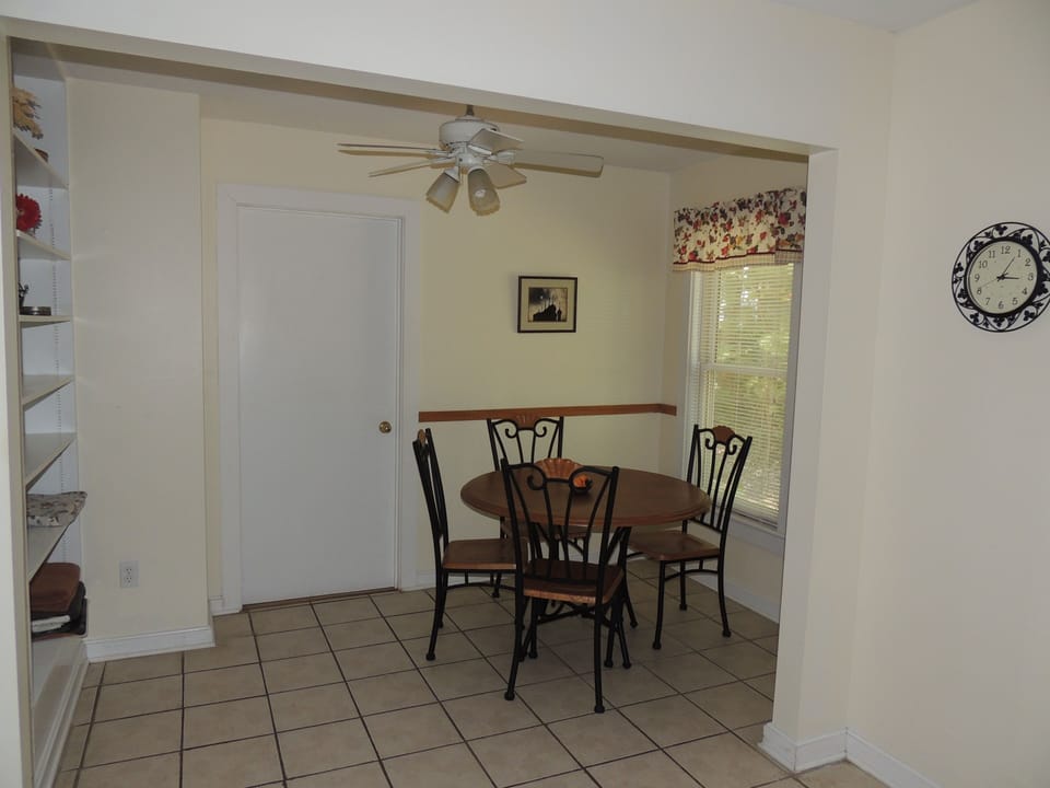 Eat In Area in Kitchen