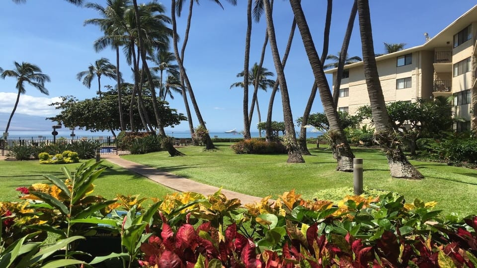 Fantastic  Beachfront/Oceanfront Maalaea Bay