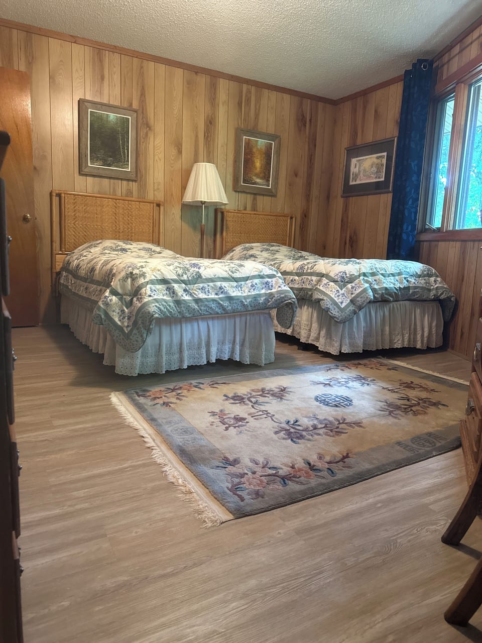 Twin bedroom