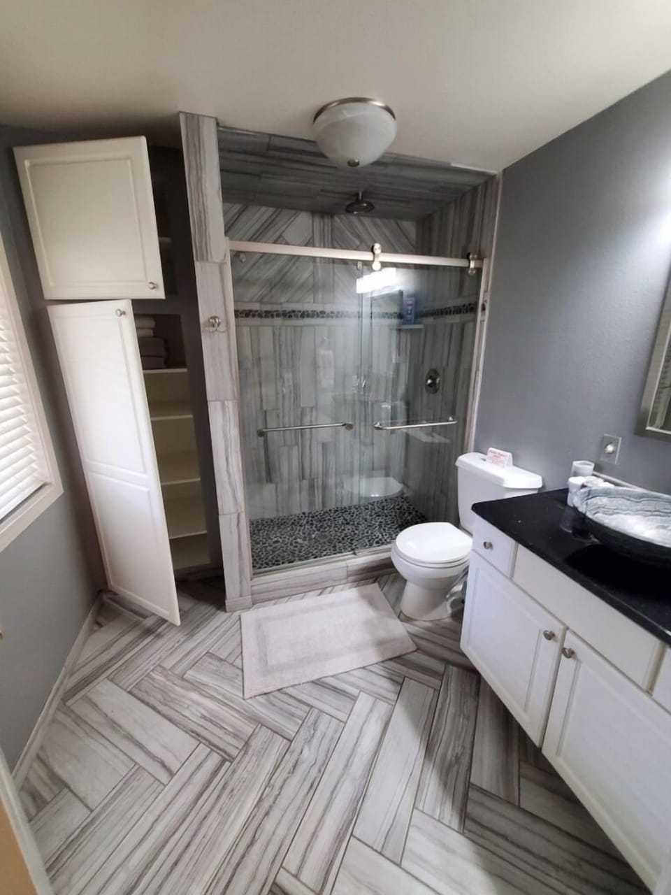 Ensuite to Lower Level master bedroom