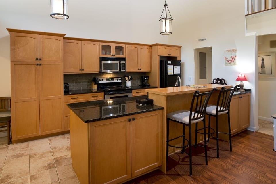 Large kitchen with breakfast bar