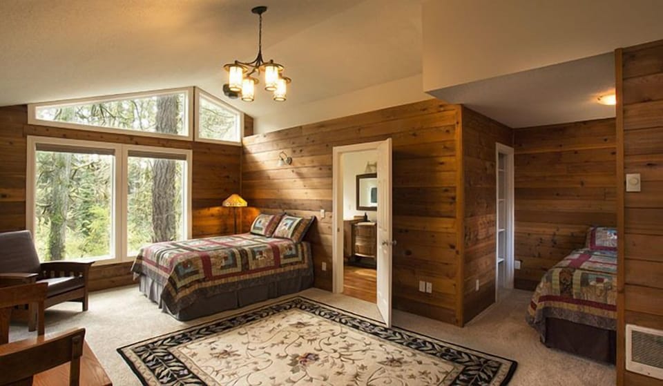 West suite, one queen size bed, one single, full bath with shower and tub