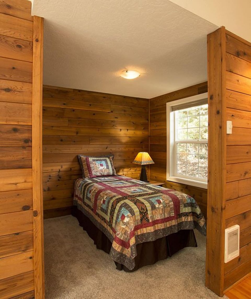 Twin bed sleeping area in west suite.