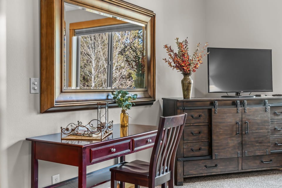 Aspen Lodge, Personal Desk for Remote Work if You Need