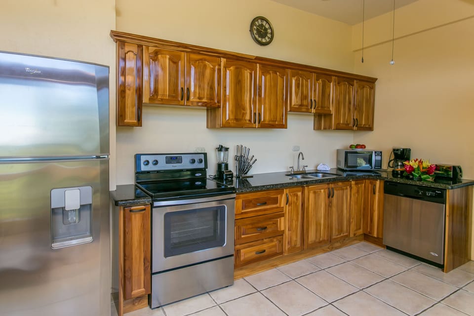 Full kitchen