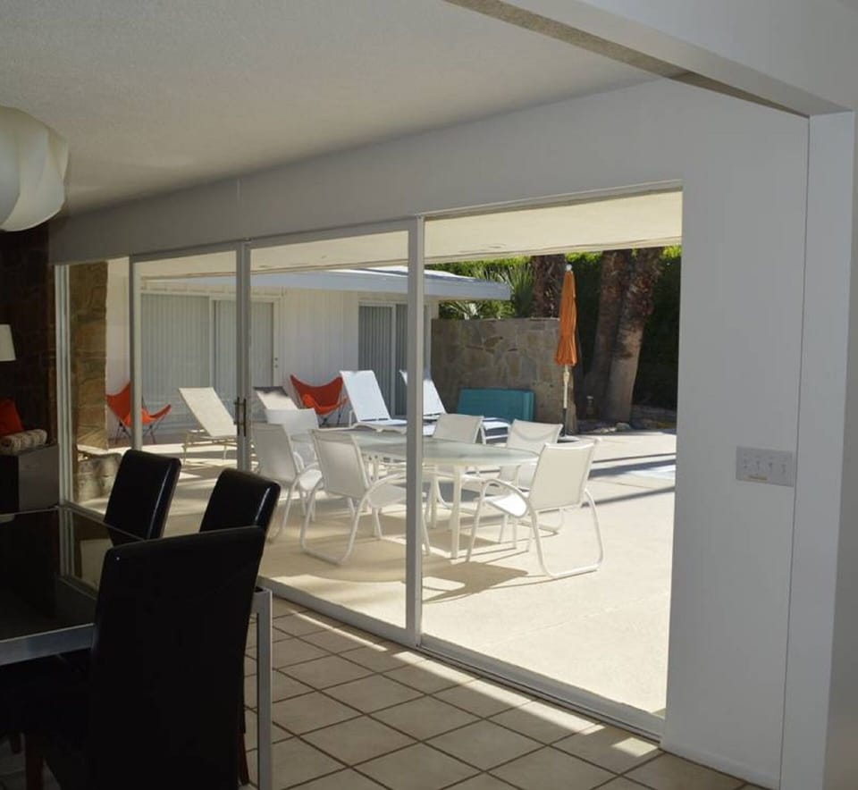 Indoor and outdoor dining.