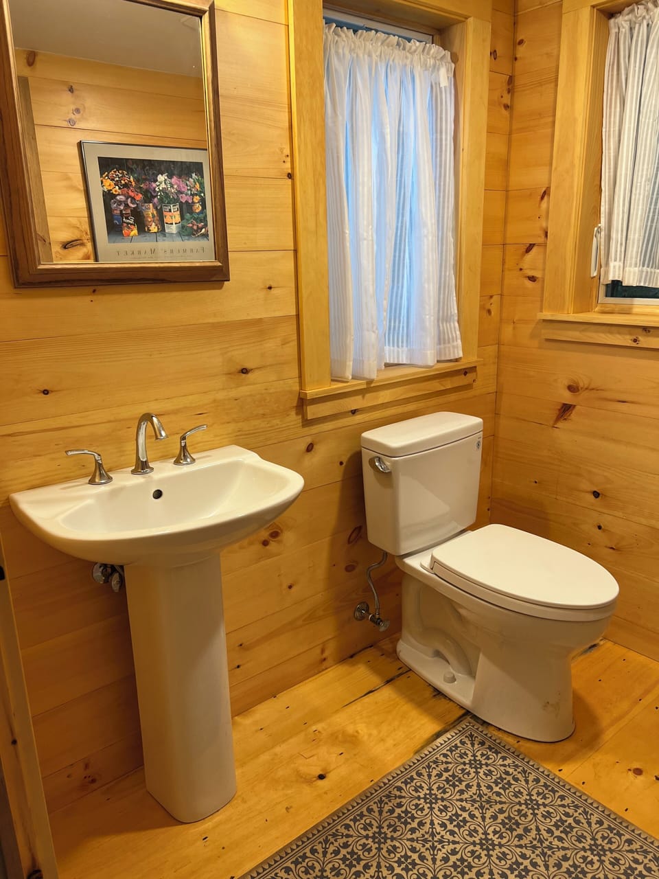 Bathroom on 1st floor main house with easy access to pool.