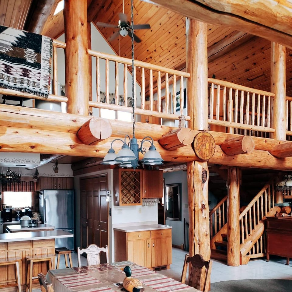 Looking towards loft bedroom.