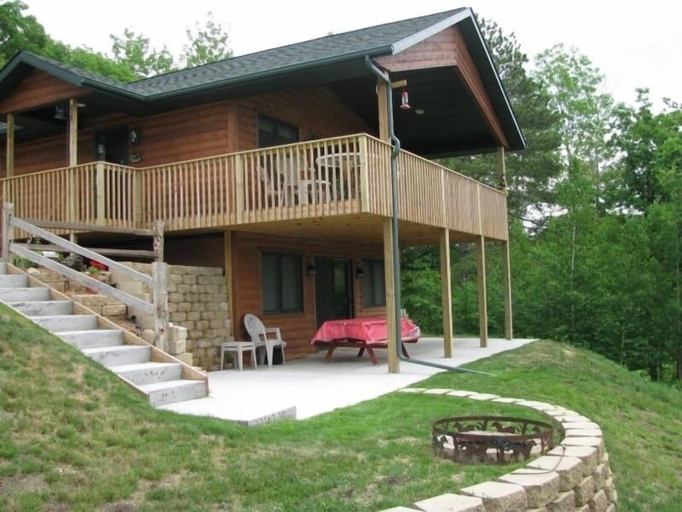 The cabin overlooks the Lake from the deck.