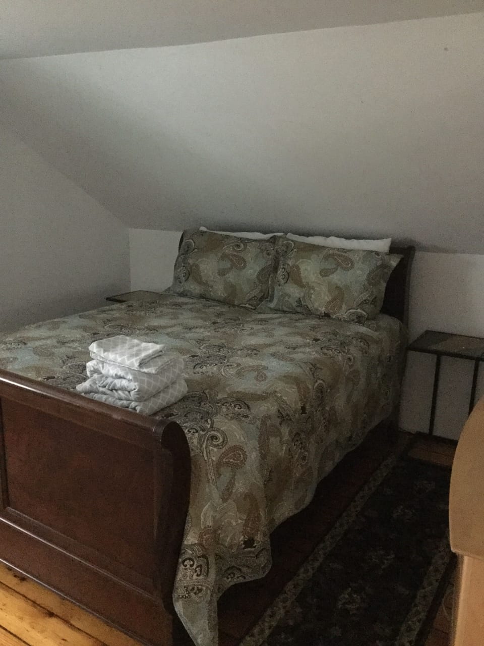 Queen sleigh bed w A/C