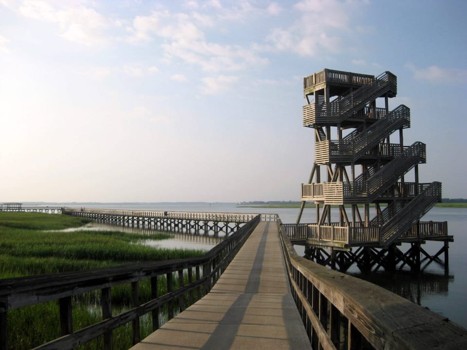 The "Sands" beach, boardwalk and observation tower are a quick 5 minutes away. 