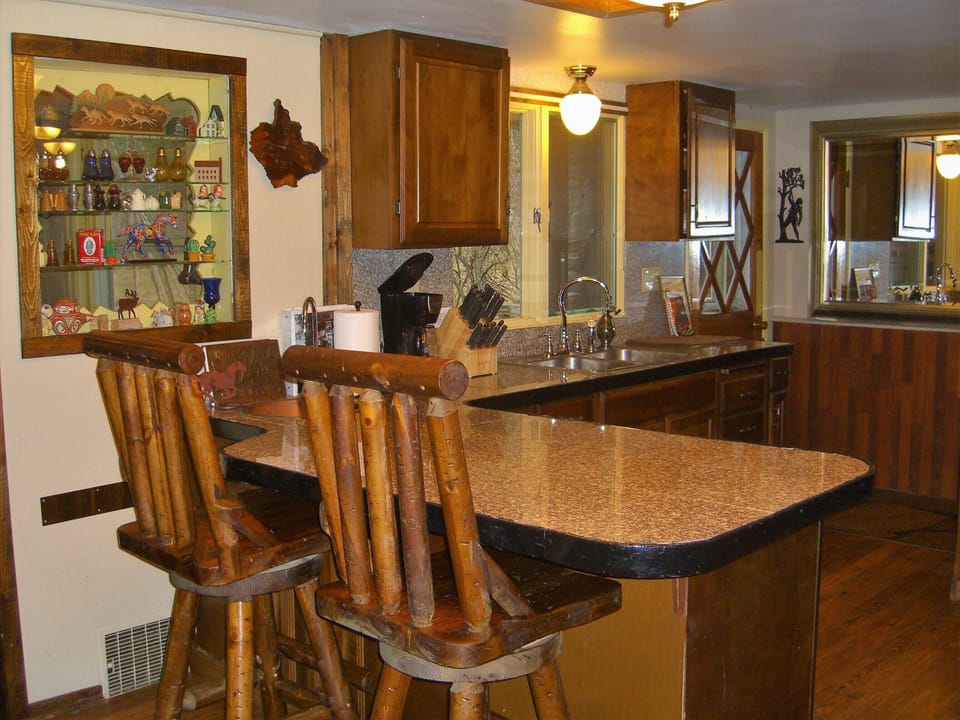 ...KITCHEN....